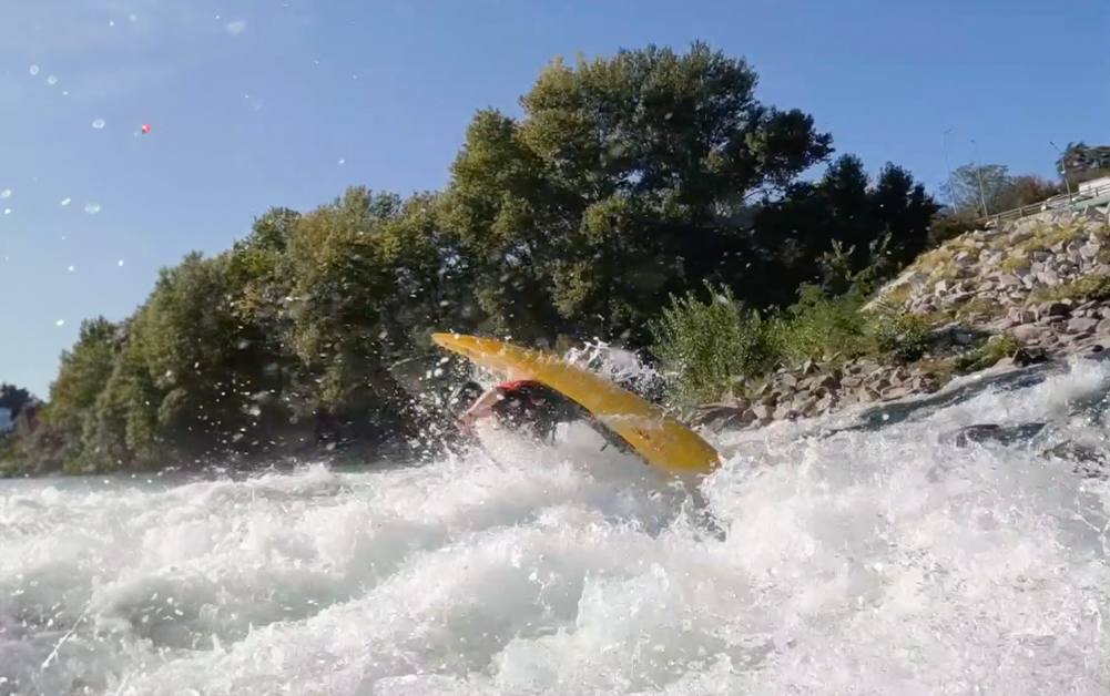 Loïc Trenchant presents to us the "Back Cobraflip" which he has explained as simply a cobraflip but going backwards
